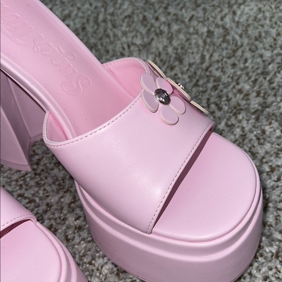 NWOT Pink Platform Sandals with Floral Accents - Picture 7 of 7